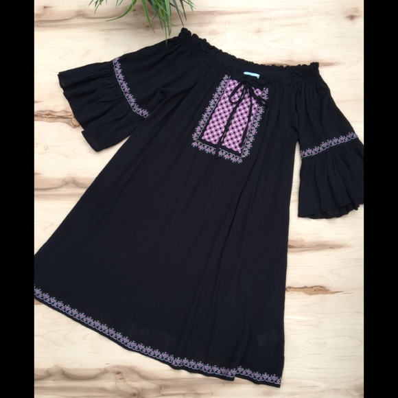 She and Sky off shoulders tunic/blouse crochet - Picture 2 of 6